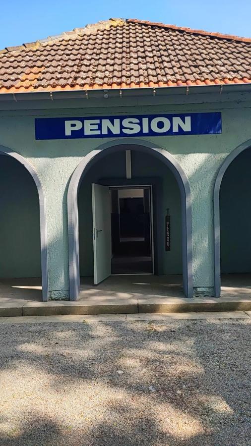 Pension Hopela Гота Екстериор снимка
